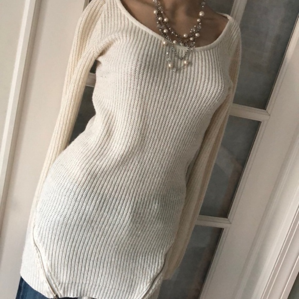 Bebe Ivory/Gold speckled cable knit long sweater